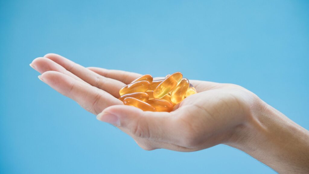 vitaminas d em uma mão