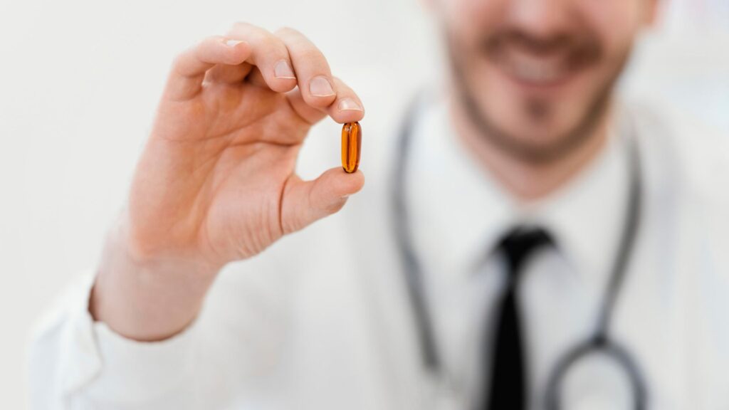 medico segurando vitamina d