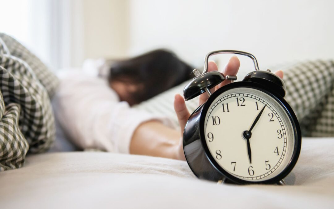 Saiba o que é Jet lag social e como ele aumenta o risco de engordar