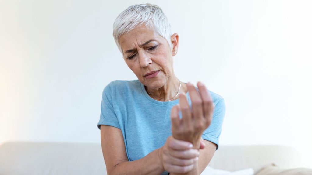 sarcopenia idosa com incomodo no braço